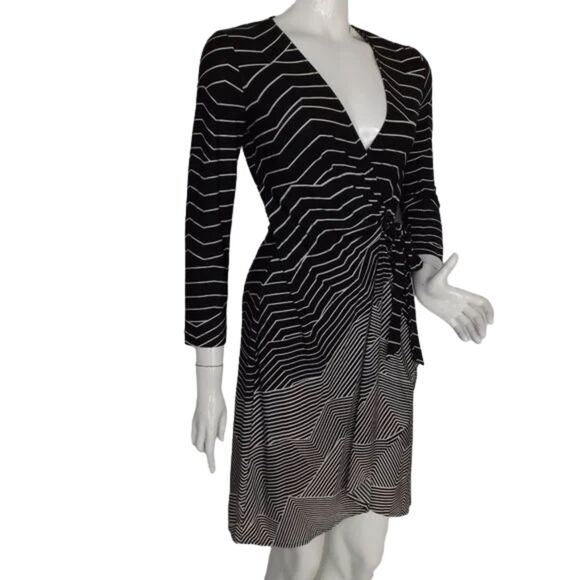 BCBGMAXAZRIA Wrap Dress, S, Adele/Chevron Print, Black/White, Long sleeves - Picture 3 of 13